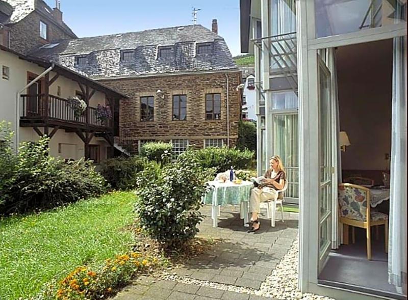 Weinberghotel Nalbach image