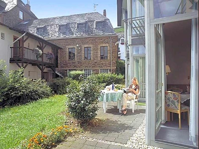 Weinberghotel Nalbach image