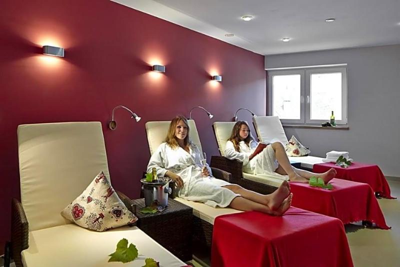 Weinberghotel Nalbach image
