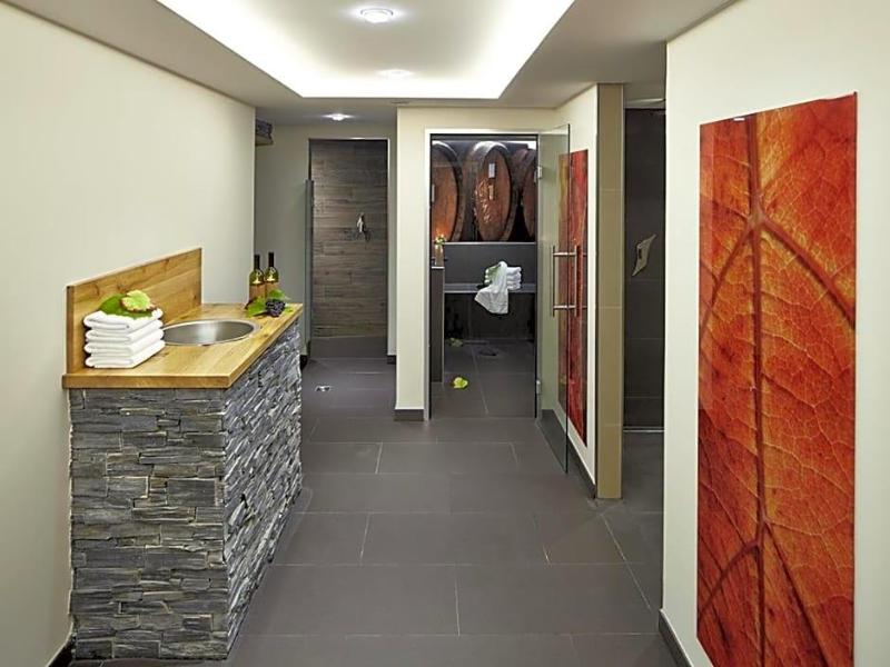 Weinberghotel Nalbach image