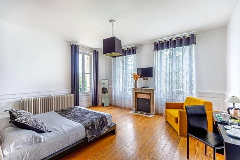 Hv Tel Chv Teau La Chv Ze Bordeaux Floirac image