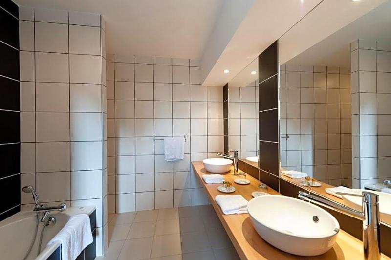 Hv Tel Chv Teau La Chv Ze Bordeaux Floirac image