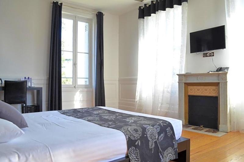 Hv Tel Chv Teau La Chv Ze Bordeaux Floirac image
