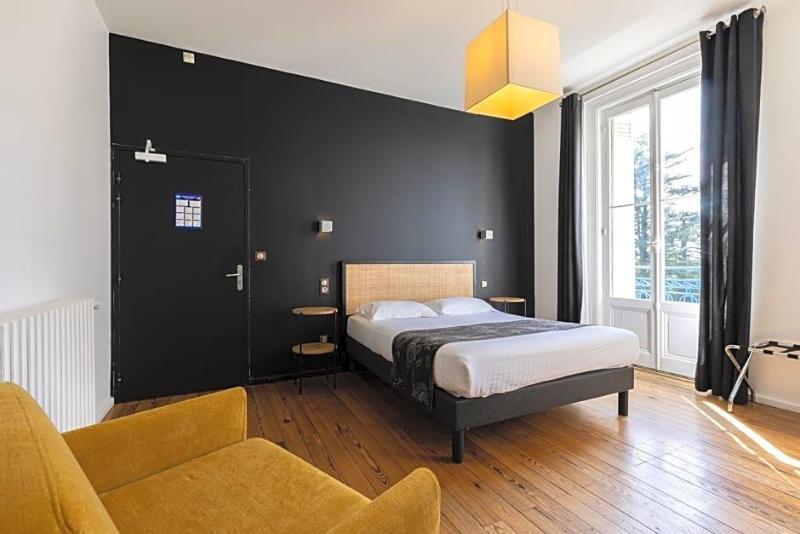 Hv Tel Chv Teau La Chv Ze Bordeaux Floirac image