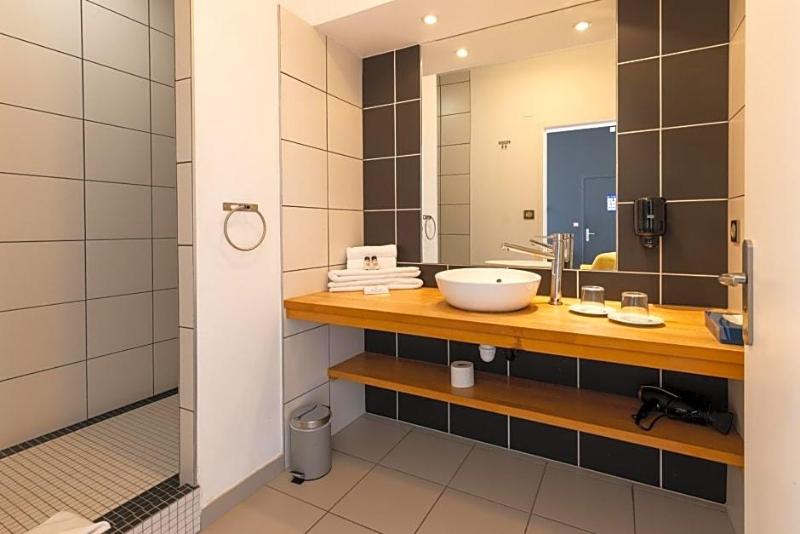 Hv Tel Chv Teau La Chv Ze Bordeaux Floirac image