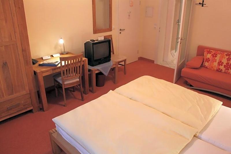Hotel Gasthof Die Post Brennerei Frankenhv He image