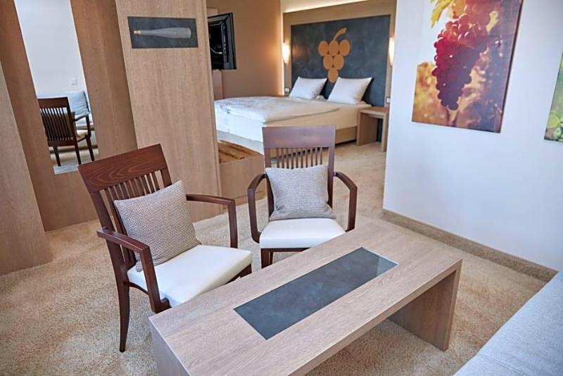 Hotel Gasthof Die Post Brennerei Frankenhv He image