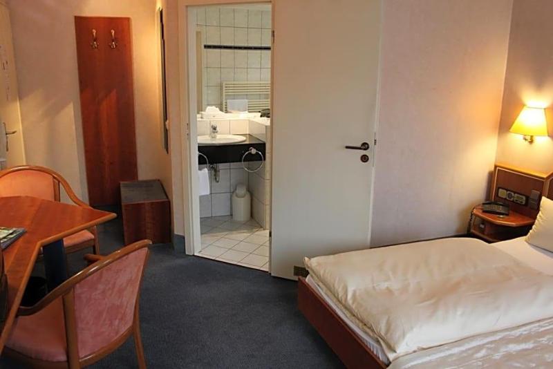 Hotel Gasthof Die Post Brennerei Frankenhv He image