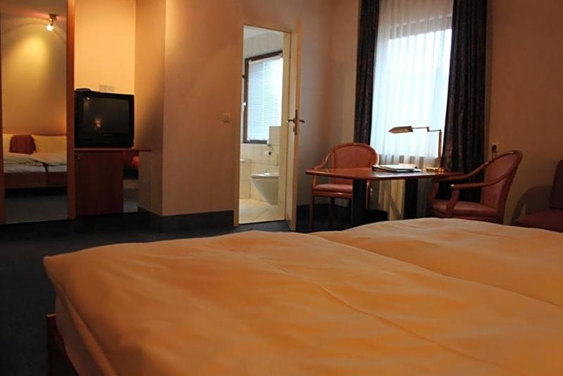 Hotel Gasthof Die Post Brennerei Frankenhv He image