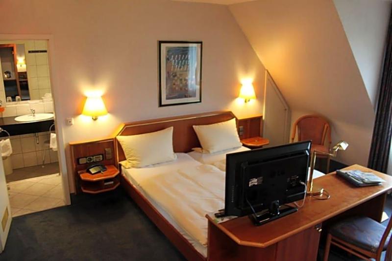 Hotel Gasthof Die Post Brennerei Frankenhv He image