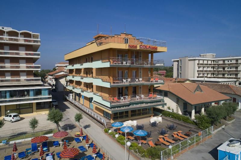 Hotel Cola Frontemare image