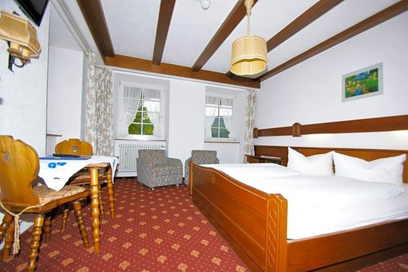 Zur Traube Schwarzwaldhotel Restaurant Am Titisee image