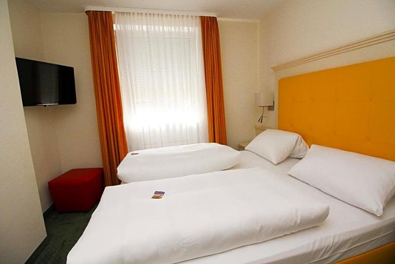 Hotel Leopold image