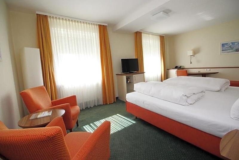 Hotel Leopold image