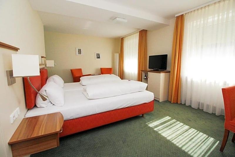 Hotel Leopold image