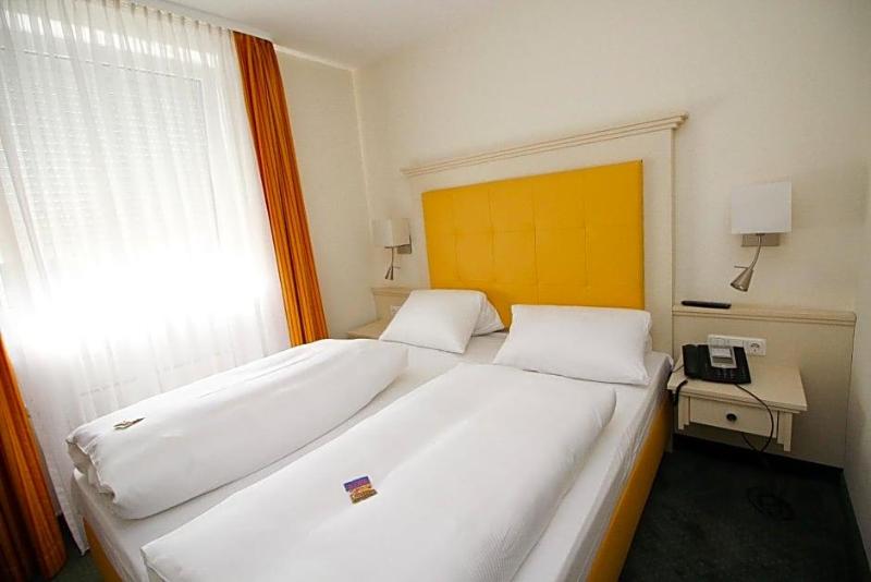 Hotel Leopold image