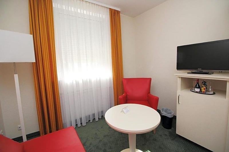 Hotel Leopold image