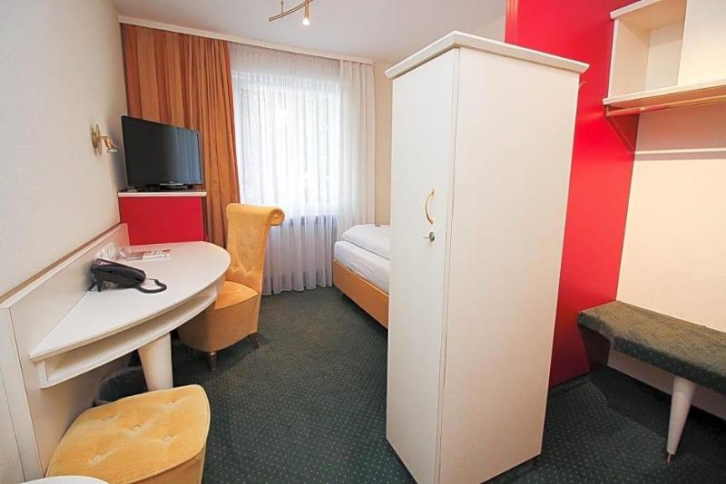 Hotel Leopold image