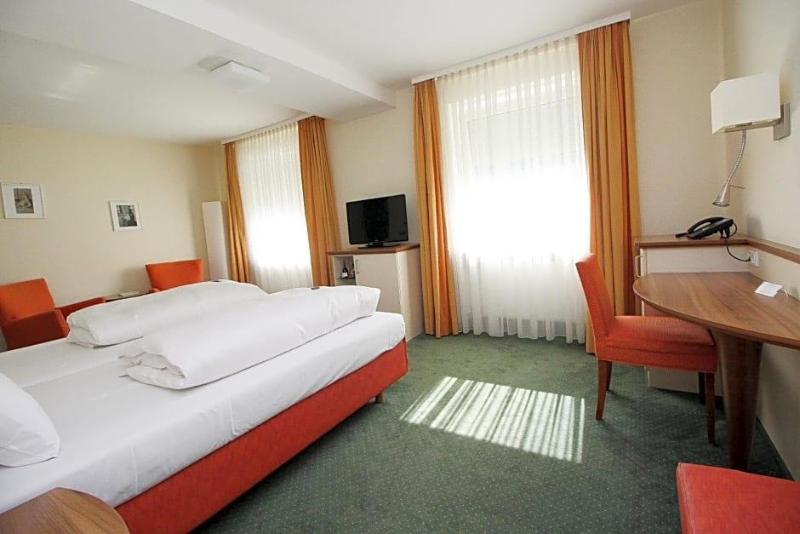 Hotel Leopold image