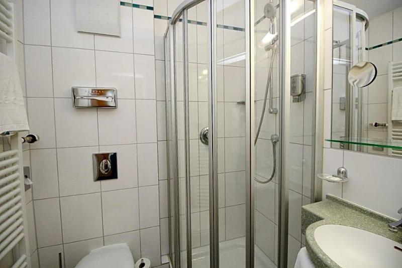 Hotel Leopold image