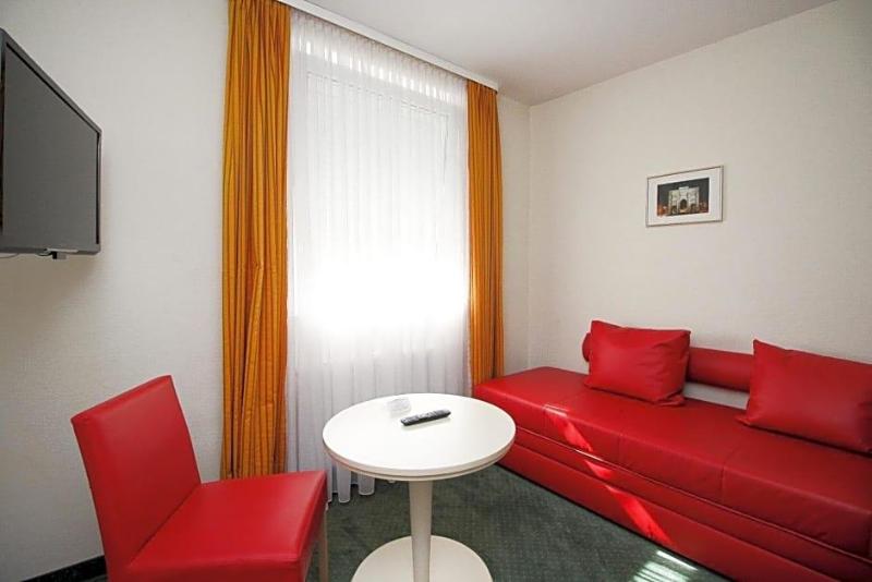 Hotel Leopold image