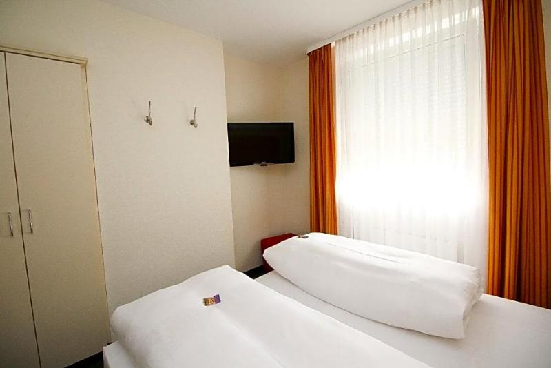 Hotel Leopold image
