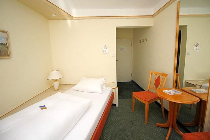 Hotel Leopold image