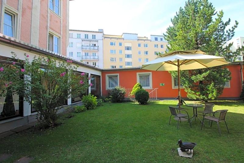 Hotel Leopold image