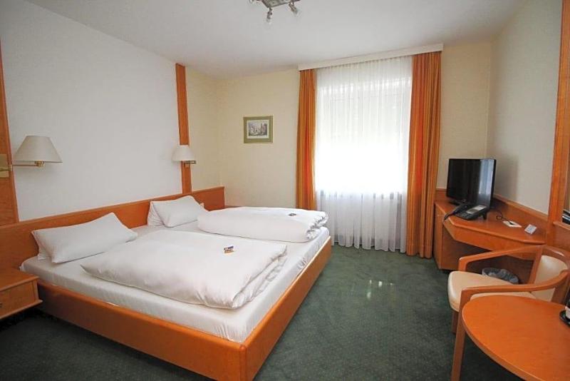 Hotel Leopold image