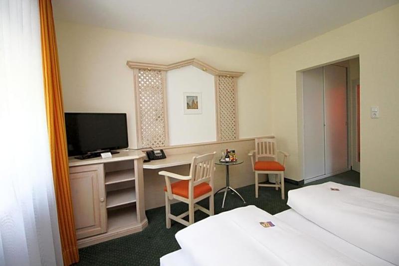 Hotel Leopold image
