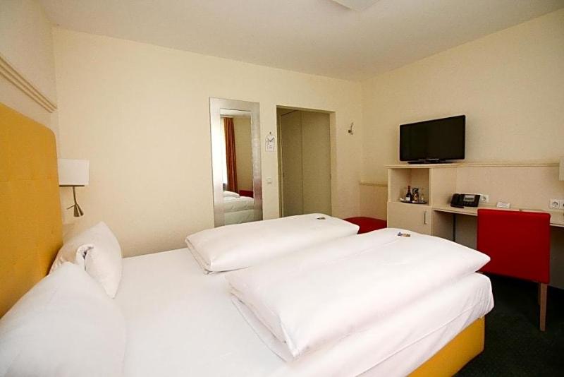 Hotel Leopold image