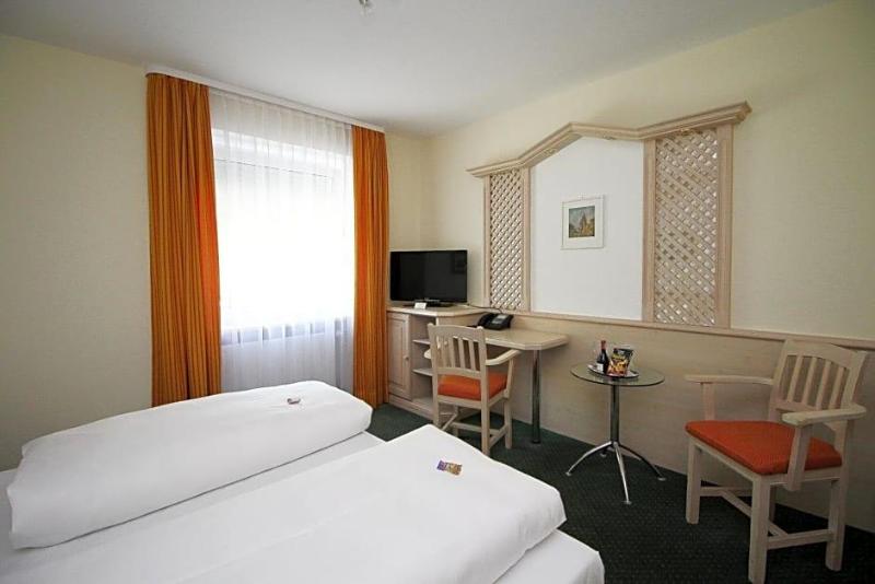 Hotel Leopold image