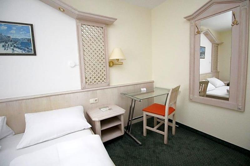 Hotel Leopold image