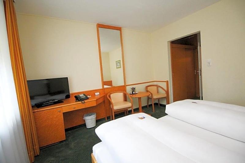 Hotel Leopold image
