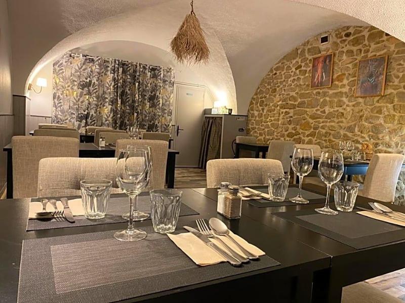 Hv Tel Restaurant Le Clos Charmant image