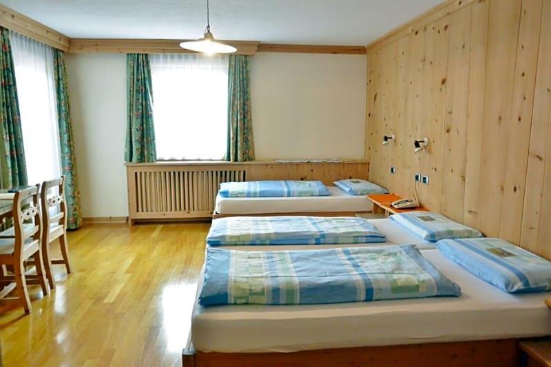 Hotel Garnv¨ Al Plan image