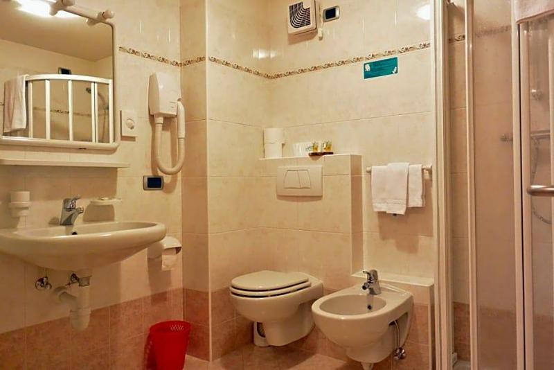 Hotel Garnv¨ Al Plan image