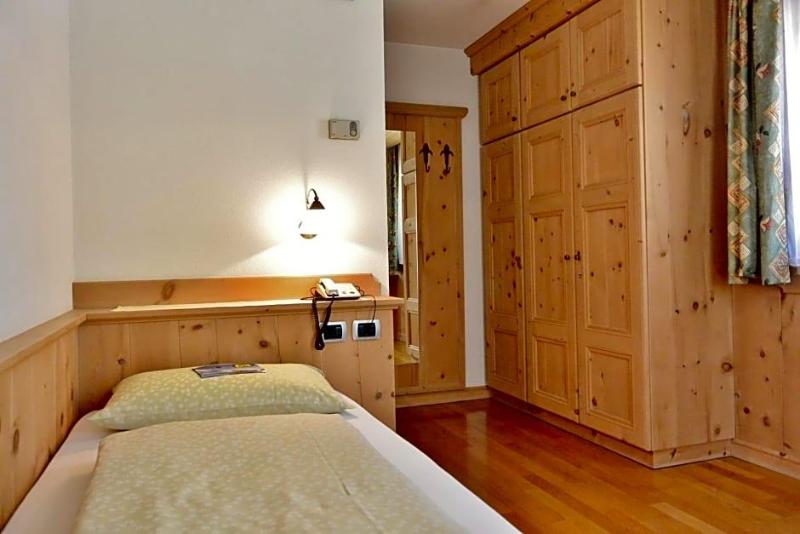Hotel Garnv¨ Al Plan image