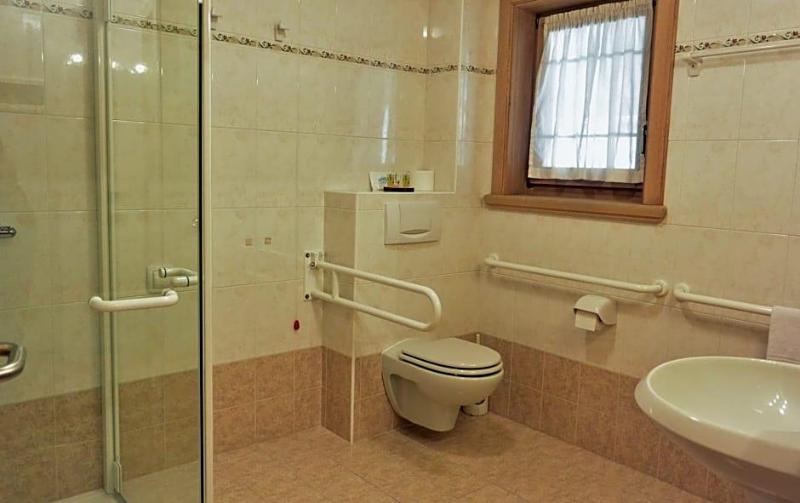 Hotel Garnv¨ Al Plan image