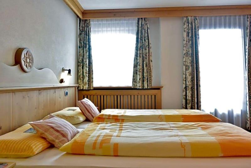 Hotel Garnv¨ Al Plan image