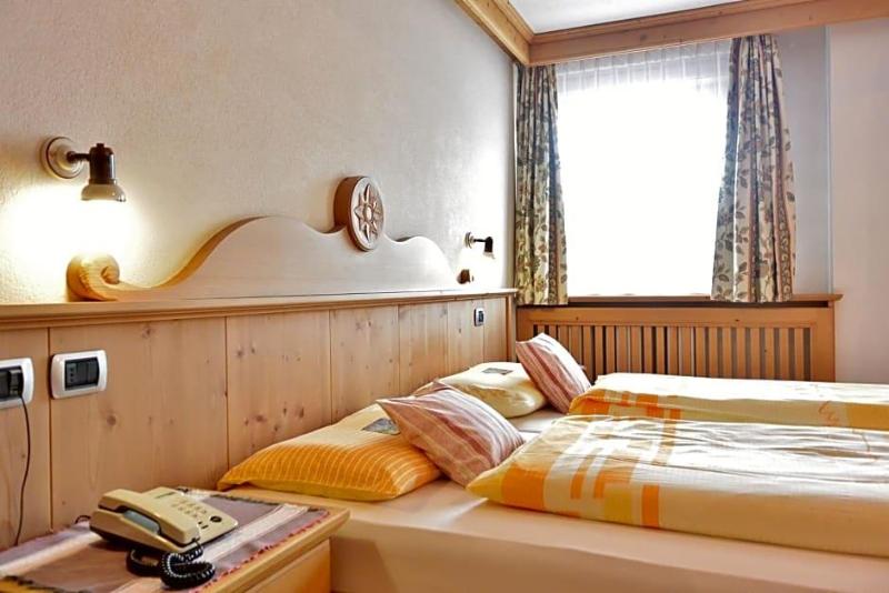 Hotel Garnv¨ Al Plan image
