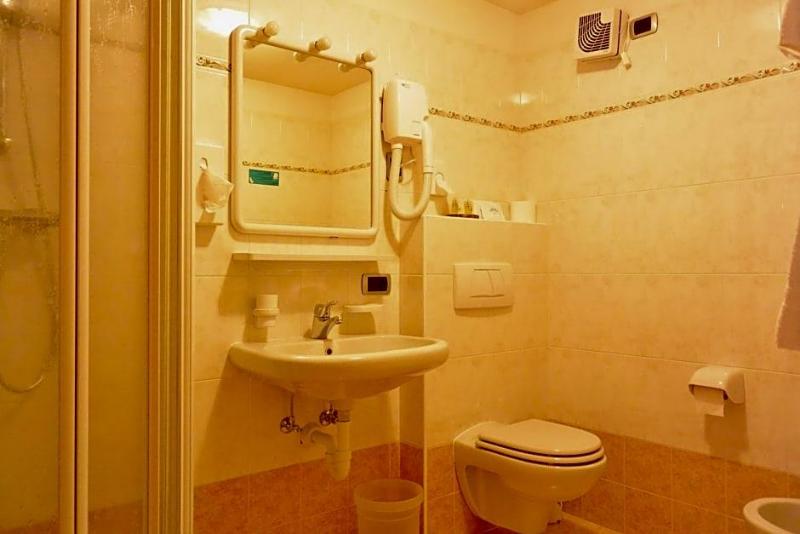 Hotel Garnv¨ Al Plan image