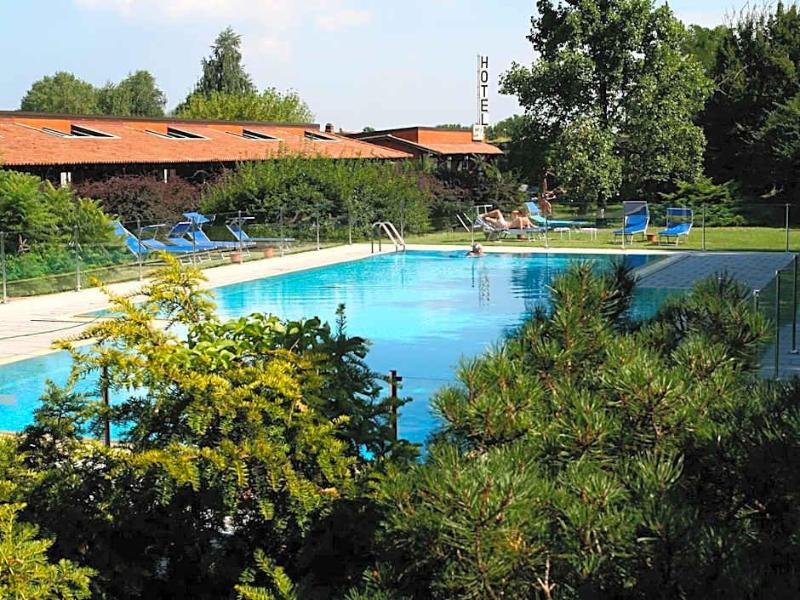 Golf Hotel image