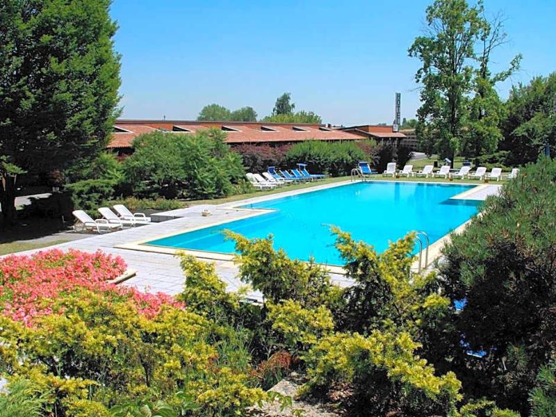 Golf Hotel image