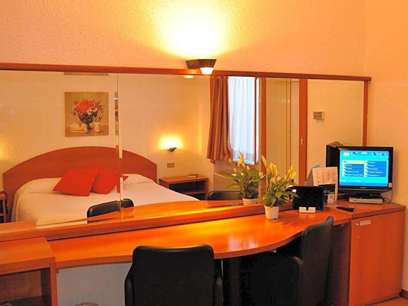 Golf Hotel image