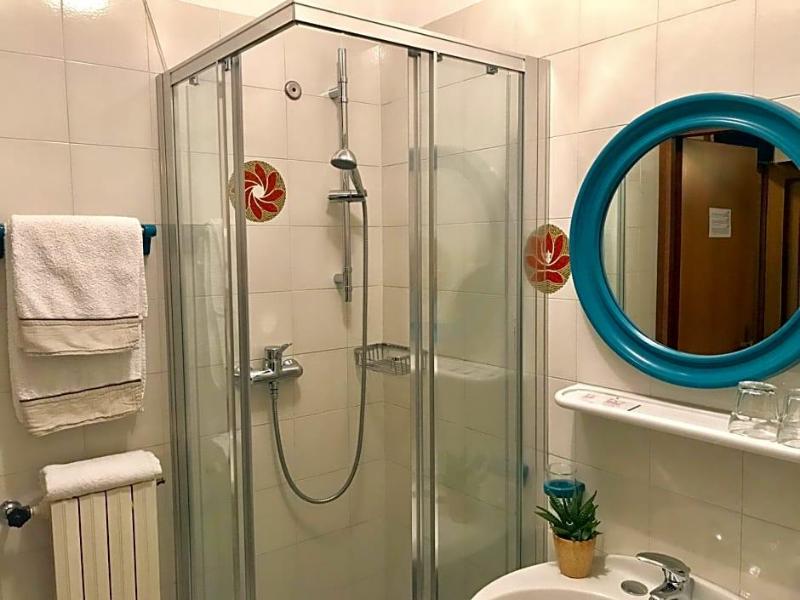 Garnv Hotel Tignale Gtsgroup image