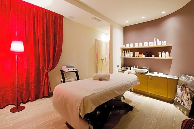 Hotel Ambassador image