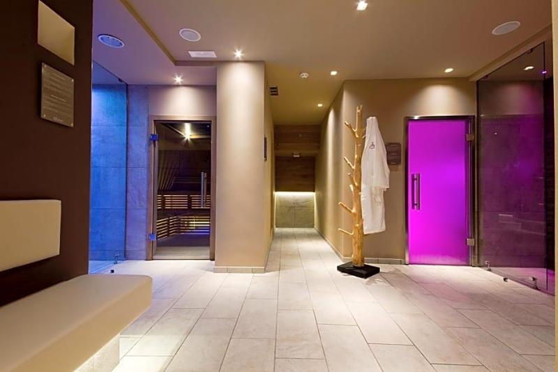 Hotel Ambassador image