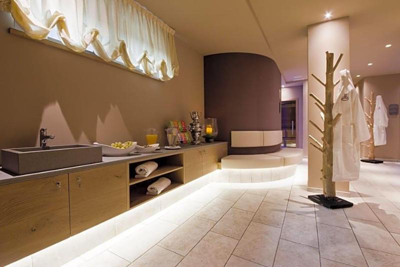 Hotel Ambassador image