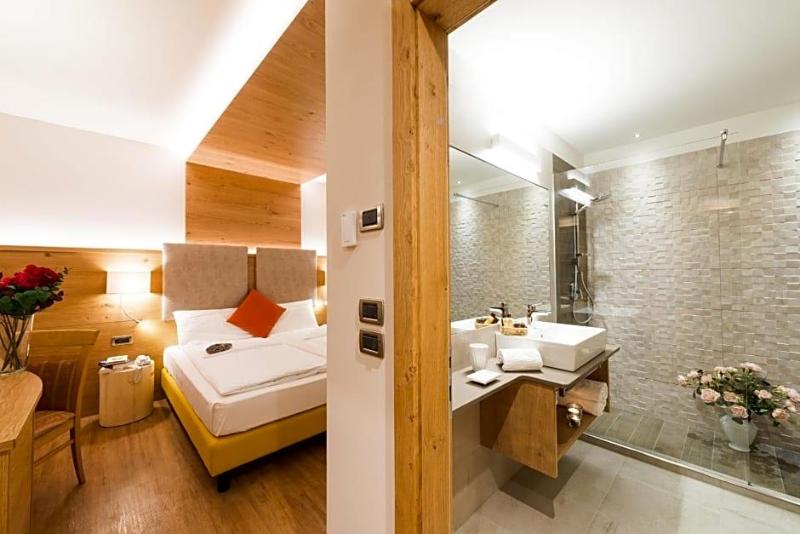 Hotel Ambassador image